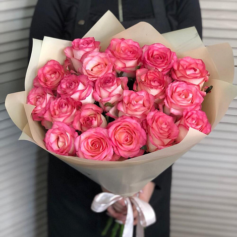 Букет из розовых роз Джумилия
