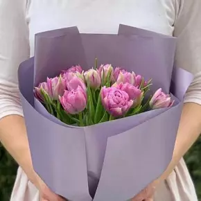 Букет лиловых пионовидных тюльпанов