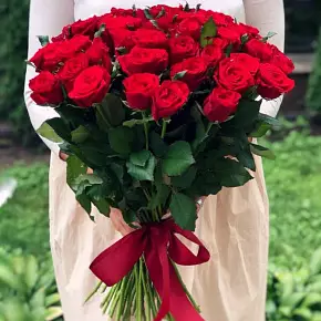 Букет красных роз Ред Наоми